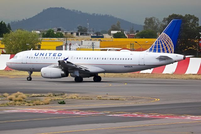 Airbus A320 (N412UA)