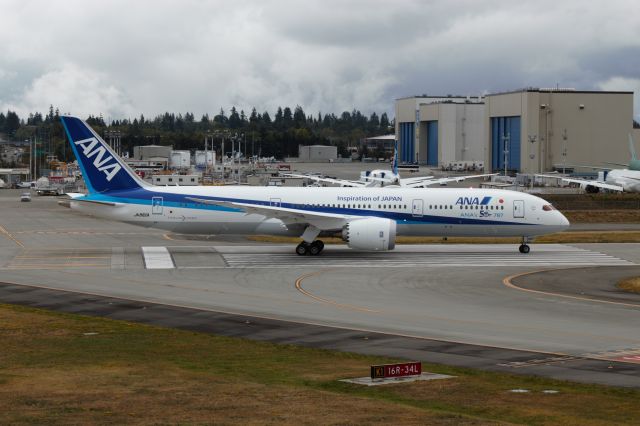 Boeing 787-9 Dreamliner (JA882A) - Lining up for initial flight at PAE