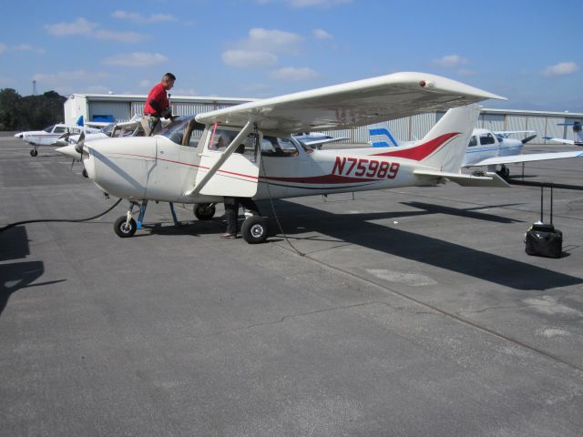 Cessna Skyhawk (N75989) - N75989 photo by Alan Zagorsky as were just getting fuel prior to take off and flight to Big Bear for lunch with pilot and friend Mark Bassam