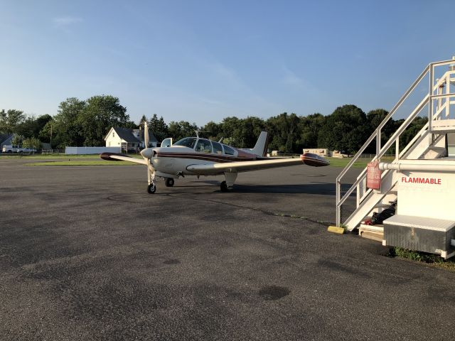 Beechcraft Bonanza (33) (N535T)