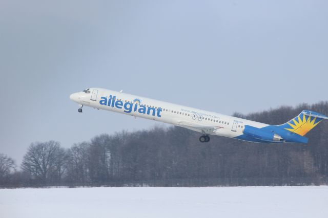 McDonnell Douglas MD-83 (N862GA) - Snowy departure from Appleton international for warm sunny Florida 