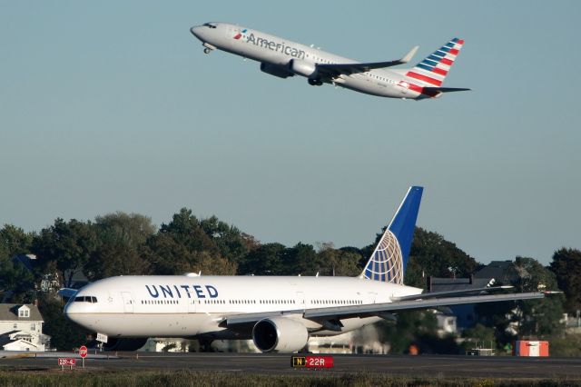 Boeing 777-200 (N768UA) - Uniteds new 777-200 service arriving from SFO.