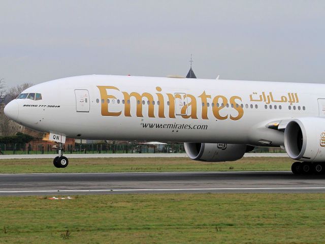 BOEING 777-300ER (A6-EQN) - From Dubaï