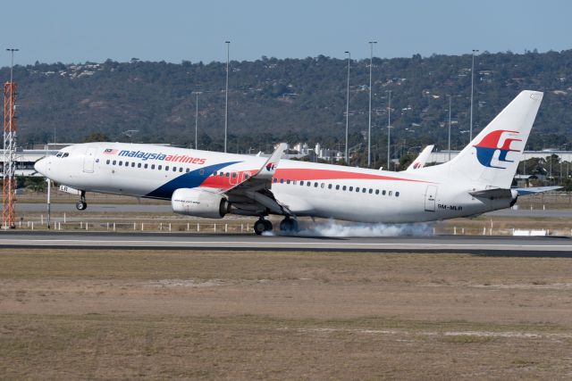 Boeing 737-700 (9M-MLR)