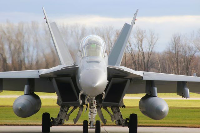 McDonnell Douglas FA-18 Hornet — - Face-to-Face with the Growler.br /Crew on board / GE F414-400 Engines humming.