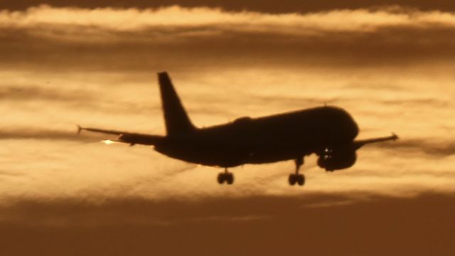 Airbus A320 (N639JB) - SILHOUETTE SHOT!!!