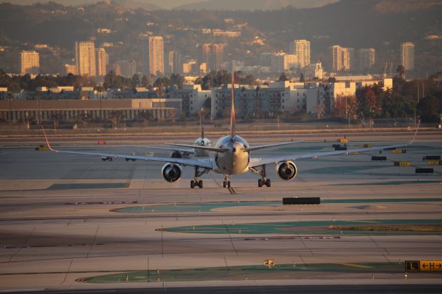 BOEING 767-300 (CC-CXH)