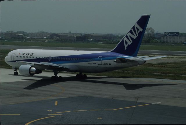 BOEING 767-300 (JA8254) - Taxing at Matsuyama Intl Airport on 1991/05/11