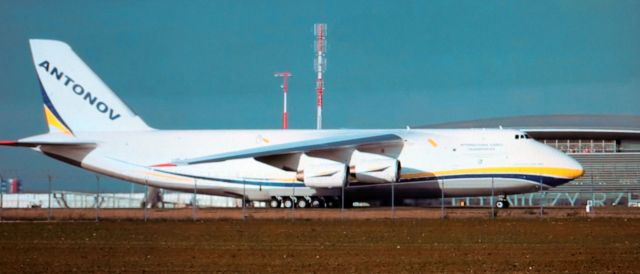 Antonov An-124 Ruslan (UR-82073)