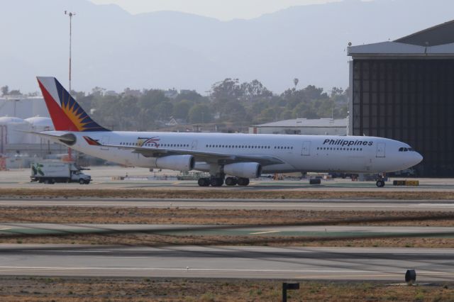 Airbus A340-300 (RP-C3435)