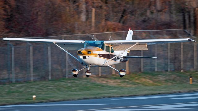 Cessna Skylane (N7397S) - N7397S floating over College Park Airport's runway 33 after a flight from Goldsboro