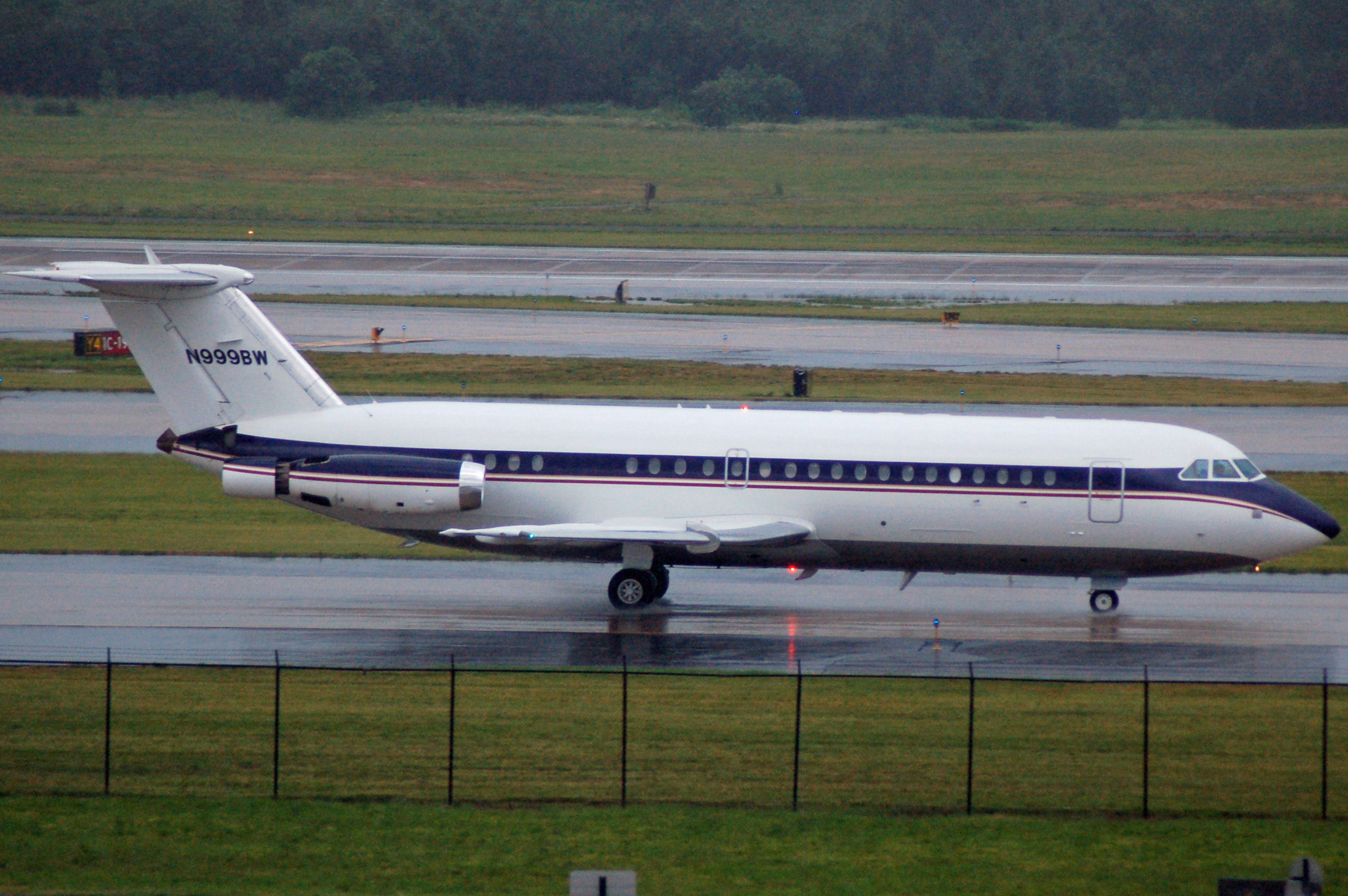 British Aerospace BAC-111 One-Eleven (N999BW) - Taxiing in the rain at Washington-Dulles