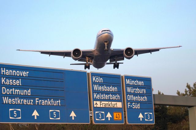 BOEING 777-300 (B-2090) - right beside the Autobahn A5 at Frankfurt Airport