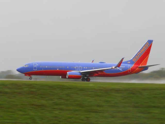 Boeing 737-800 (N8600F)