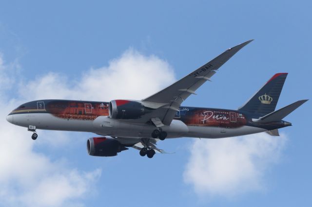 Boeing 787-8 (JY-BAH) - RJ267 arriving from Queen Alia Int'l Airport (Amman) AMM