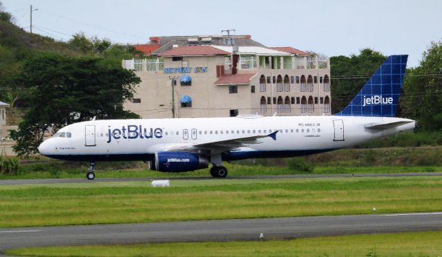 Airbus A320 (N198AA)