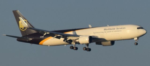 BOEING 767-300 (N312UP)
