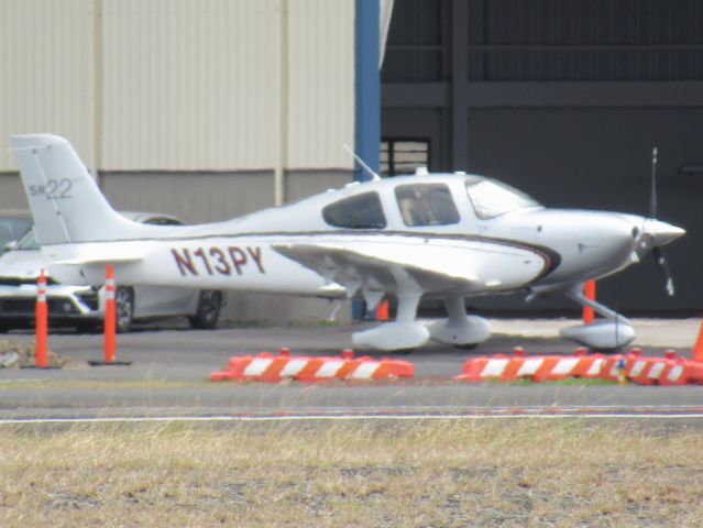 Cirrus SR-22 (N13PY)