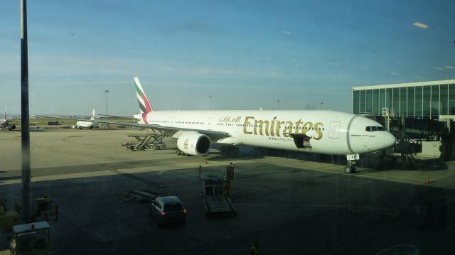 BOEING 777-300 (A6-EMR) - Heading out to Dubai