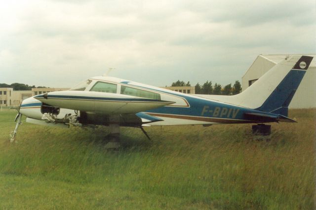 Cessna 310 (F-BPIV) - Seen here in Jun-91.