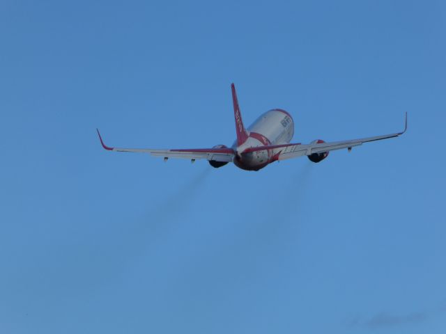 Boeing 737-700 (N138CG) - Bomber 210 departing Launceston for fire fighting operations on the west coast of Tasmania