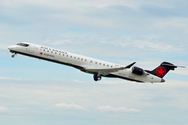 Canadair Regional Jet CRJ-900 (C-GJZS)