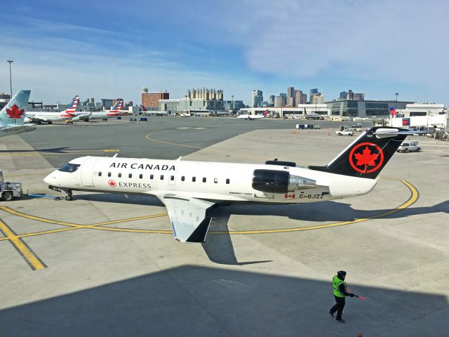 Canadair Regional Jet CRJ-200 (C-GJZZ) - Air Canada new livery and pushback 04/09/2018