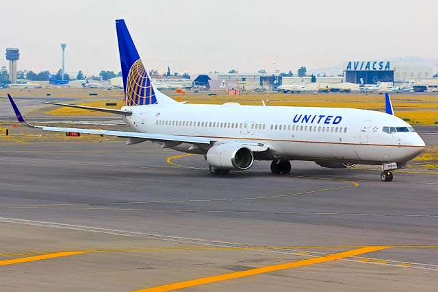 Boeing 737-900 (N75410)