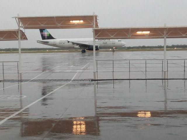Airbus A320 (N517VL) - Jose