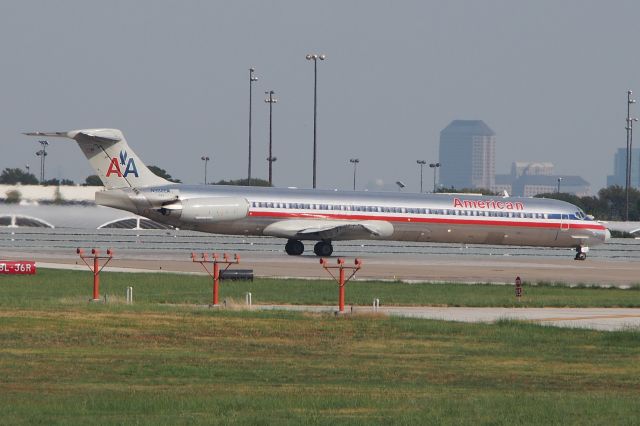 McDonnell Douglas MD-83 (N9622A)