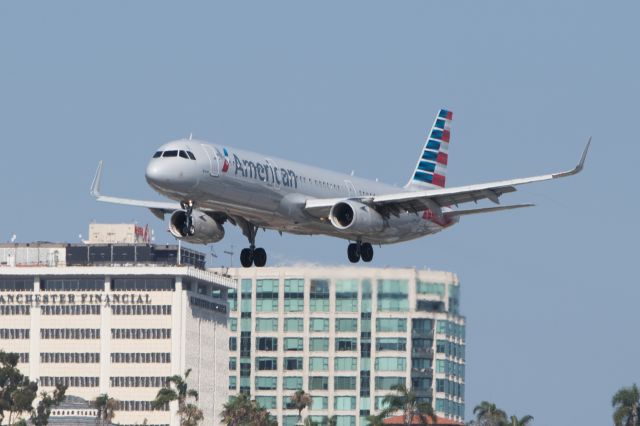 Airbus A321 (N151AN)