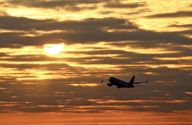 Airbus A319 (N9017P) - American A319 departing at sunset to Miami.