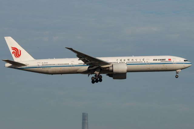 BOEING 777-300ER (B-2045)