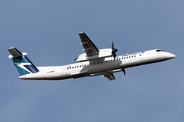 de Havilland Dash 8-400 (C-GWUE)