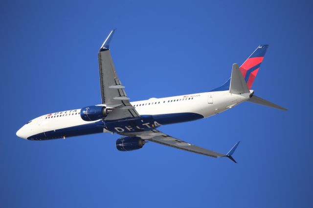 Boeing 737-900 (N832DN)