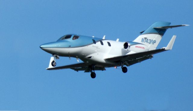 Honda HondaJet (N143RP) - On final is this 2019 Honda HondaJet HA-420 from the Autumn of 2020.