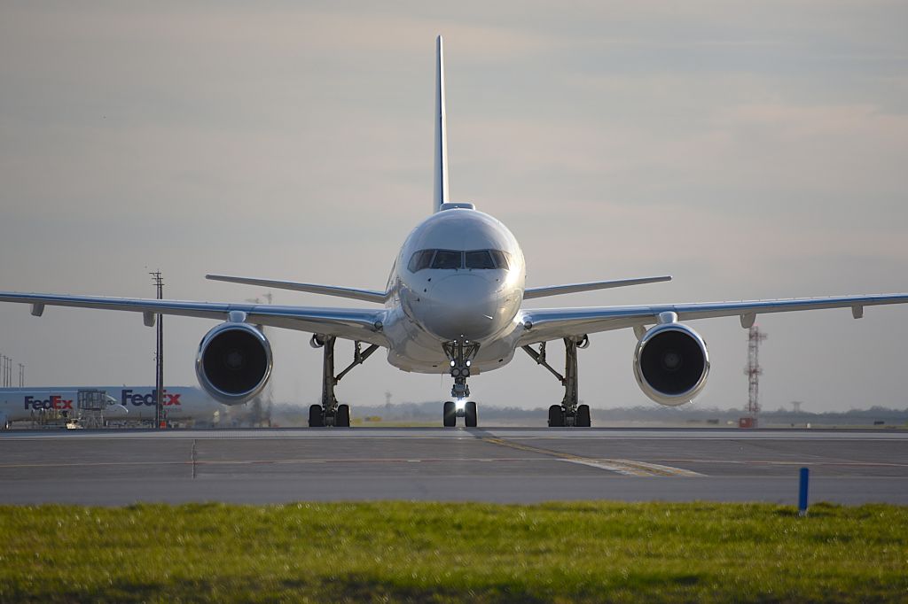 Boeing 757-200 (N801DM) - Taxiing back to parking 03-18-25