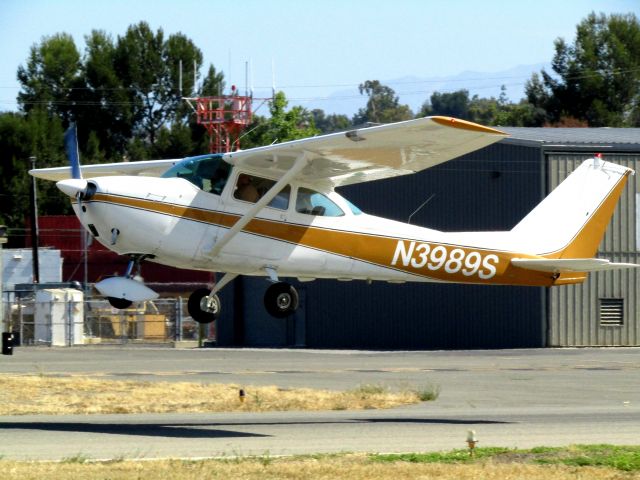 Cessna Skyhawk (N3989S) - Taking off RWY 24