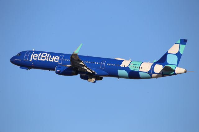 Airbus A321 (N982JB)