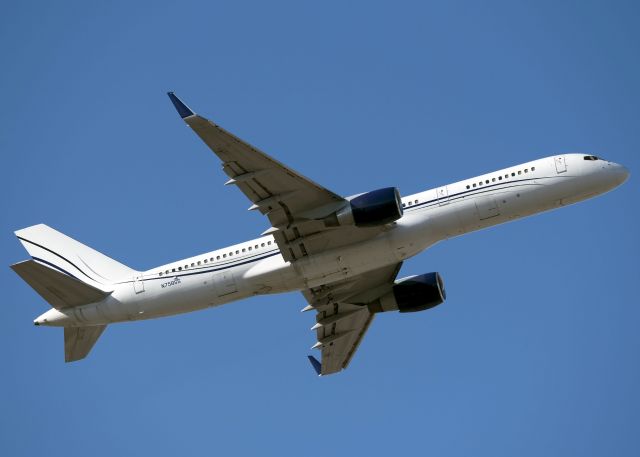 Boeing 757-200 (N758SS)