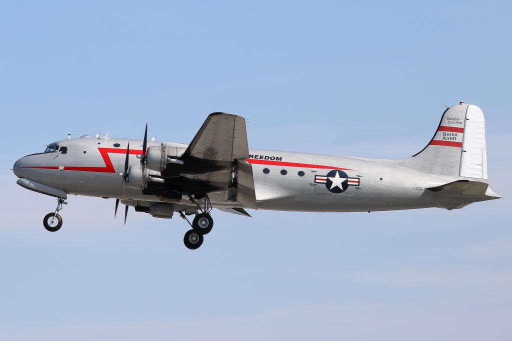 Photo of Douglas C-54 Skymaster (N500EJ) - FlightAware