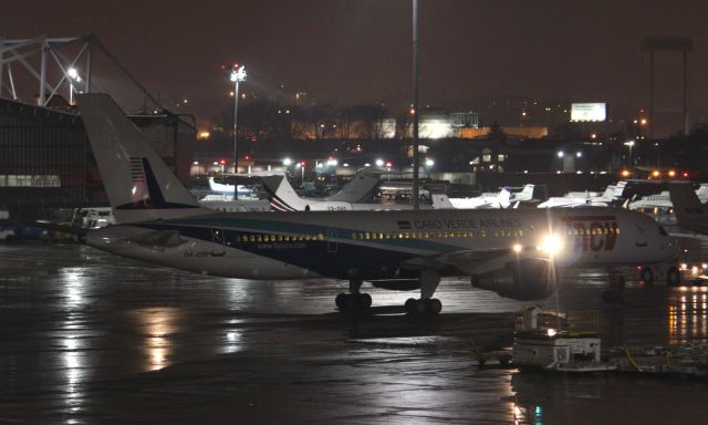 Boeing 757-200 (D4-CBP)