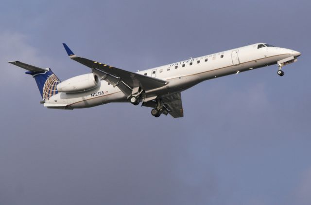 Embraer ERJ-135 (N12135)