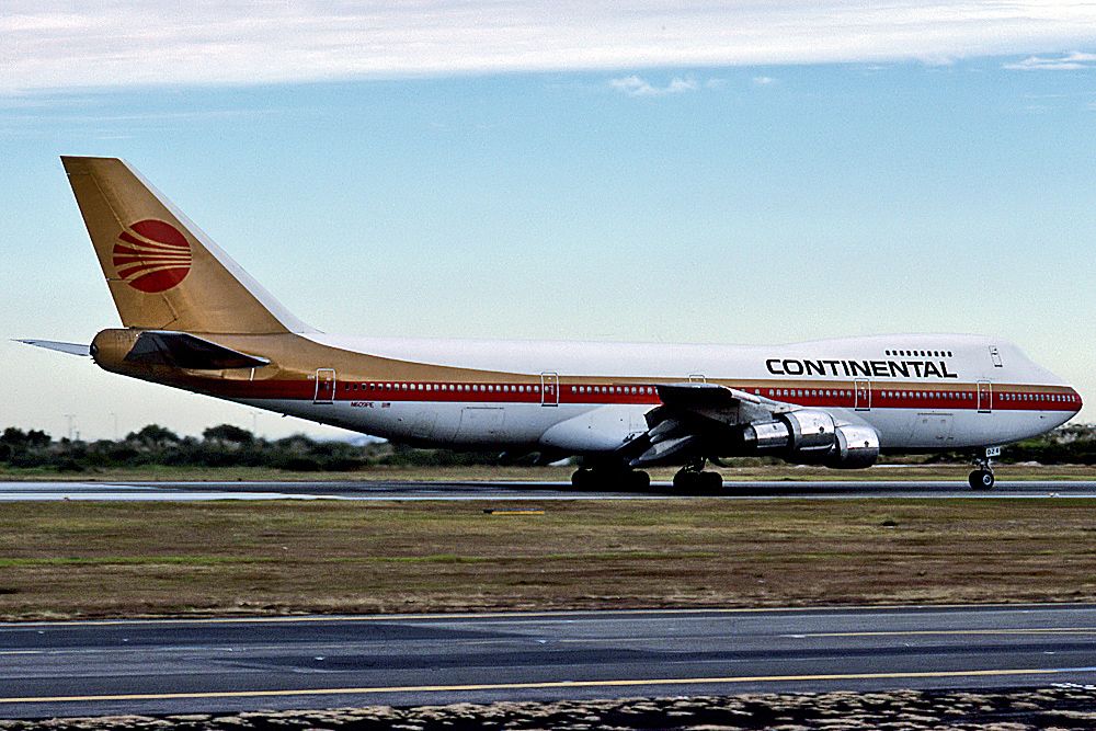 N609PE — - CONTINENTAL AIRLINES - BOEING 747-238B - REG : N609PE/024 (CN 20534/195) - KINGSFORD SMITH SYDNEY NSW. AUSTRALIA - YSSY 28/6/1988 35MM SLIDE SCANNED WITH A EPSON PERFECTION V700 FLATBED SCANNER.