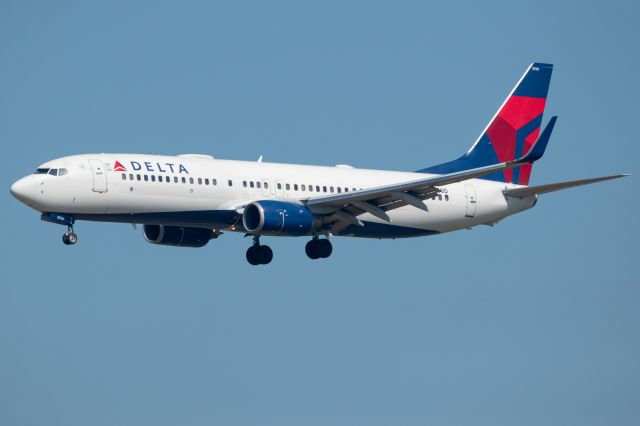 Boeing 737-800 (N3750D)