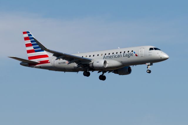 Embraer 170/175 (N270NN)