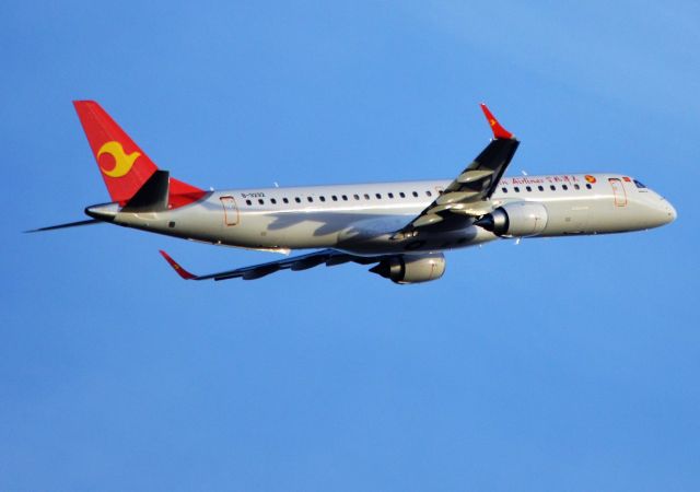 Embraer ERJ-190 (B-3232) - Delivery flight from the factory in Brazil with Chinese destination via Gran Canaria, relaizada photo from the roof of my house