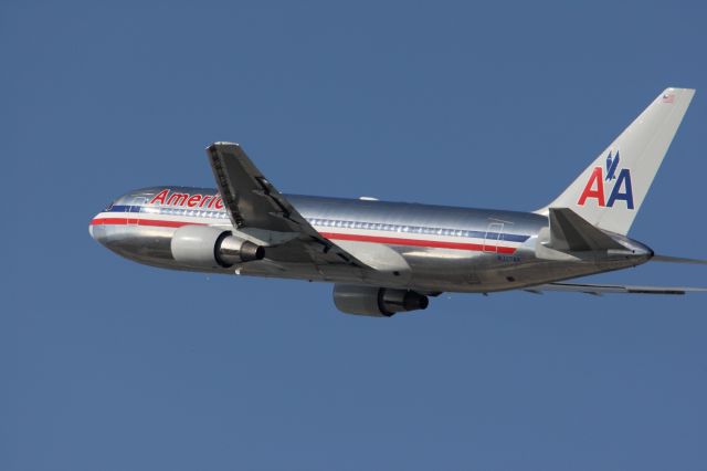 BOEING 767-200 —