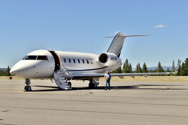 Canadair Challenger (N801BG)