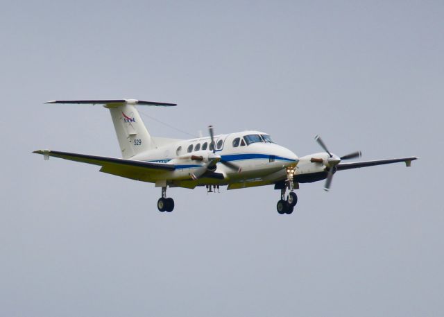 Beechcraft Super King Air 200 (N529NA) - At Shreveport Regional. NASA King Air landing back in Shreveport.